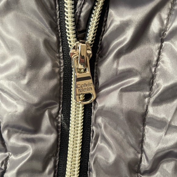 Calvin Klein Performance Premium Down Puffer Vest Women’s Size S - Picture 9 of 10
